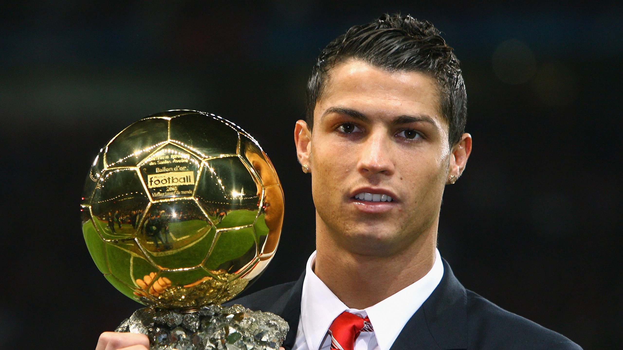 拜仁锋线跑动灵活形成层层攻势,拜仁战术风格打法